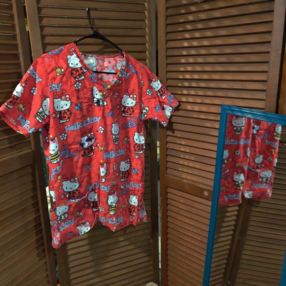Hello Kitty Scrub Top - Picture 2 of 3